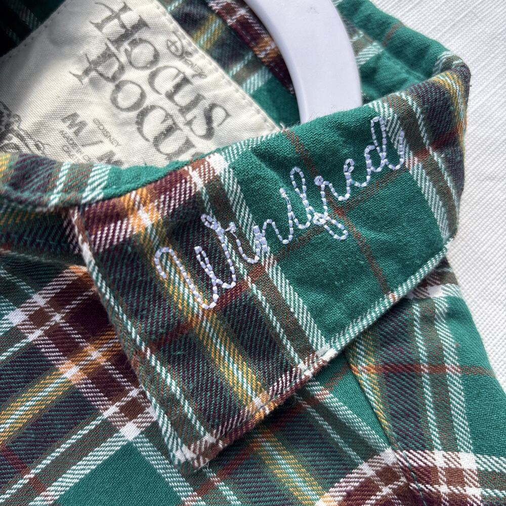 Cakeworthy Disney Hocus Pocus Winifred Midler Plaid Flannel LS Button Up - M EUC - Picture 3 of 11
